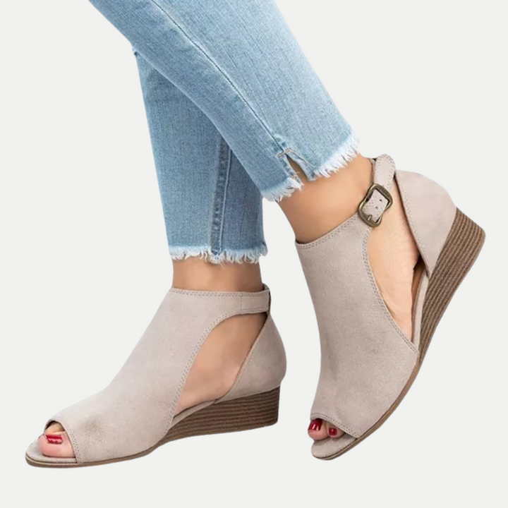 Amira – Cut-Out Comfort Wedge Sandals